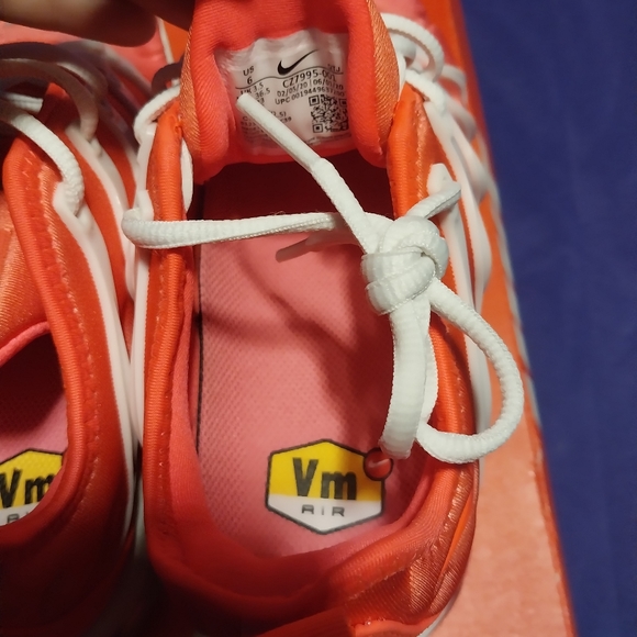 nike air vapormax plus platinum tint flash crimson cz7995-001 women's size 6 - Picture 7 of 7